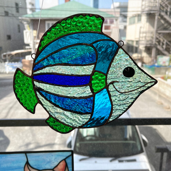 魚のサンキャッチャー　ステンドグラス　ブルー系 7枚目の画像