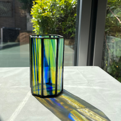 イエローとブルーのストライプが美しい花瓶　小物入れ　ステンドグラス 2枚目の画像