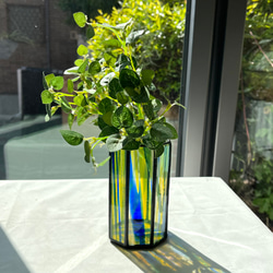 イエローとブルーのストライプが美しい花瓶　小物入れ　ステンドグラス 3枚目の画像