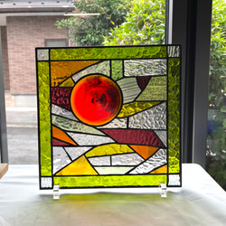 オレンジ色のロンデルとイエローグリーン系ガラスのコラボ　ステンドグラスパネル 2枚目の画像
