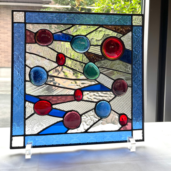 幾何学模様のパネル　(5) ブルーとレッド系　ステンドグラス 1枚目の画像