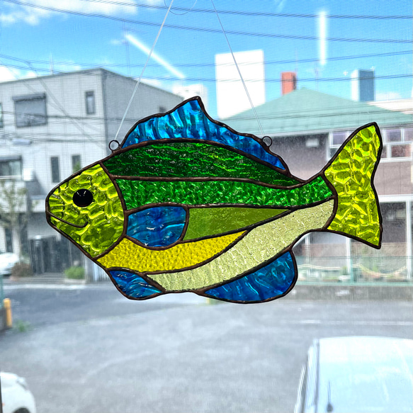 魚のサンキャッチャー　ステンドグラス　グリーン系 2枚目の画像