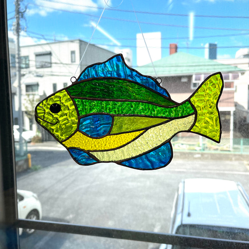 魚のサンキャッチャー ステンドグラス グリーン系 サンキャッチャー 陽
