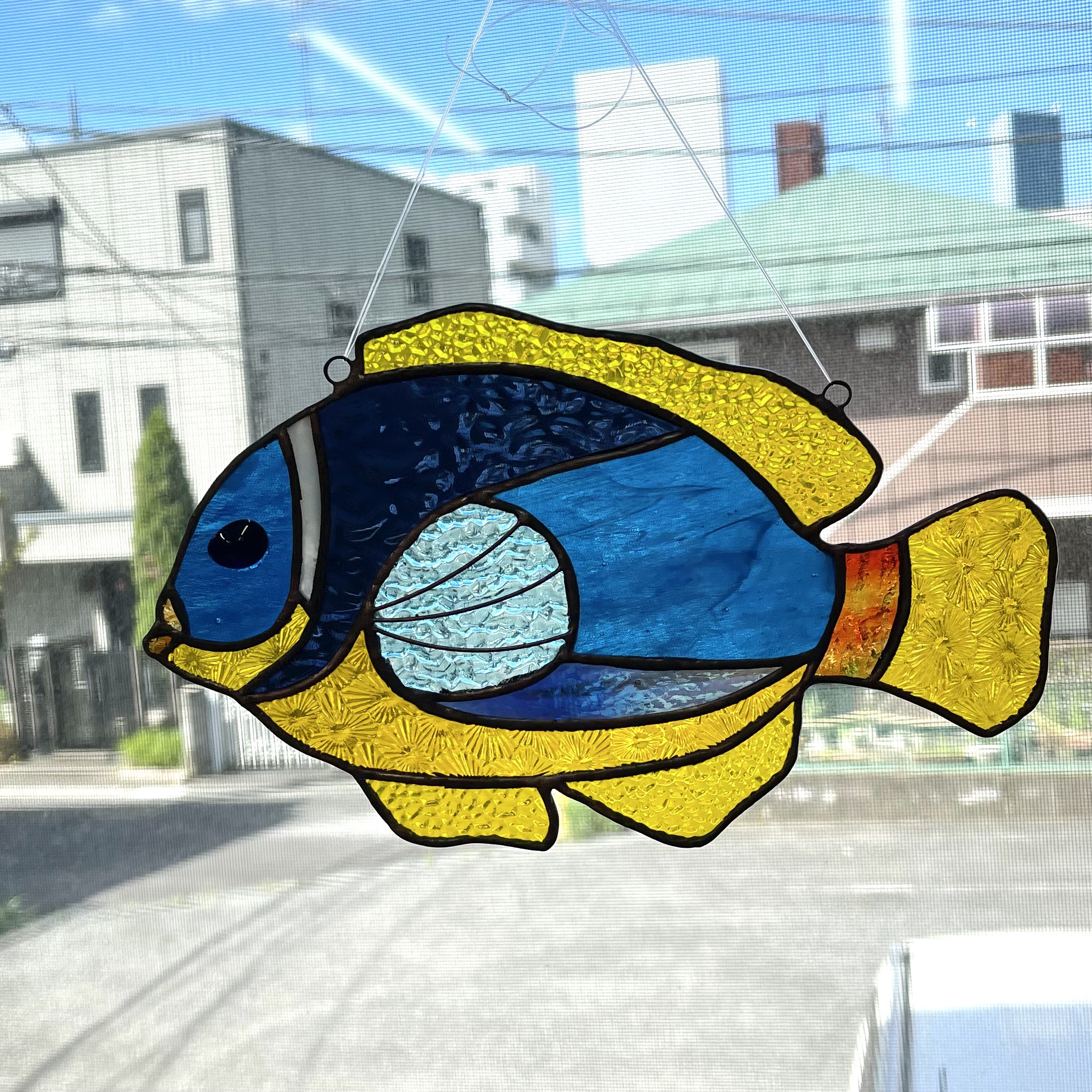 魚のサンキャッチャー　ステンドグラス　ブルーとイエロー系