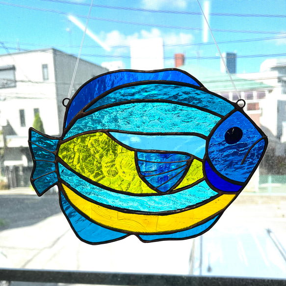 魚のサンキャッチャー　ステンドグラス　ブルーとイエロー系(2) 2枚目の画像