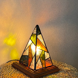 四角錐のランプ　ステンドグラス　 2枚目の画像