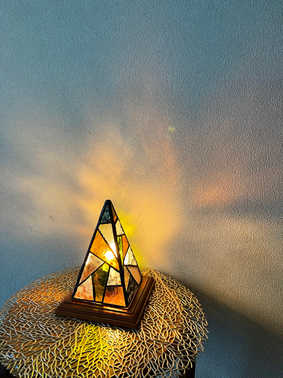 四角錐のランプ　ステンドグラス　 5枚目の画像