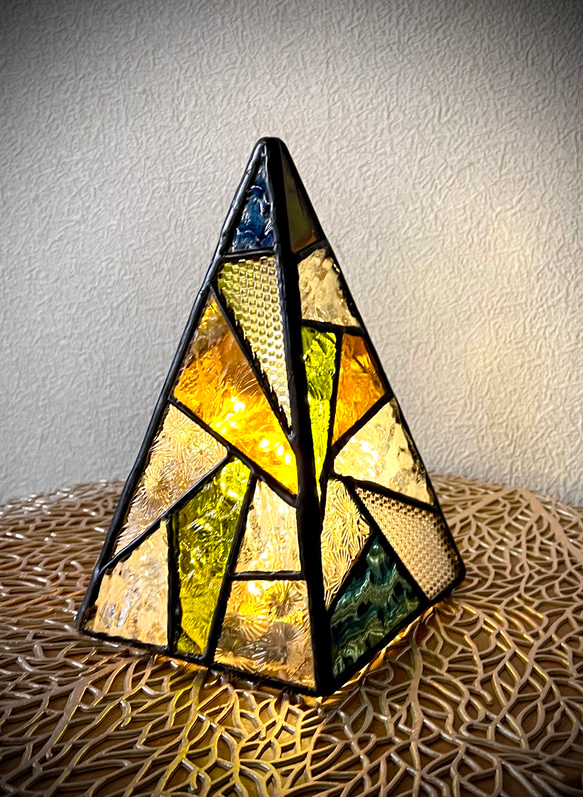 四角錐のランプ　ステンドグラス　 8枚目の画像