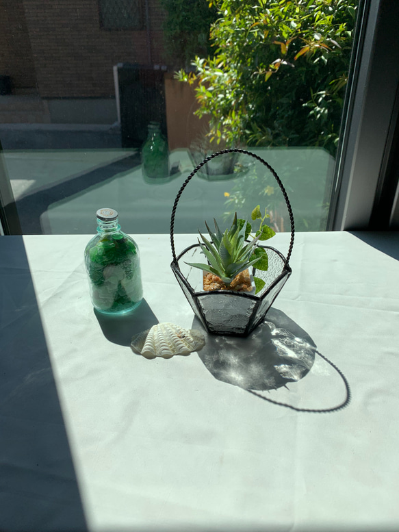 花籠型のテラリウム　ステンドグラス　花瓶　物入れ 2枚目の画像