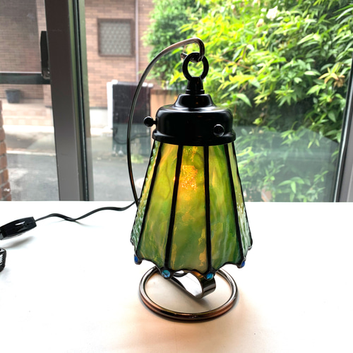 若草色のミニランプ ステンドグラス スタンドライト・テーブルランプ