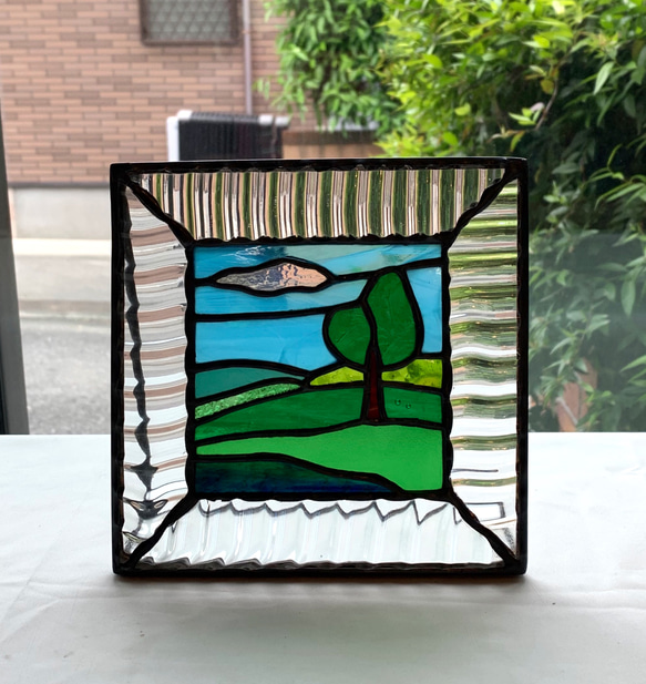 大きな木のある丘 ステンドグラスパネル 絵画シリーズ 自立式 サン  