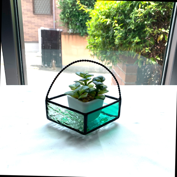 持ち手がついた菱形の小物入れ 花入れ ステンドグラス グリーン系