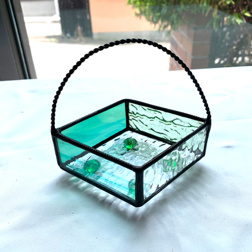 持ち手がついた菱形の小物入れ 花入れ ステンドグラス グリーン系