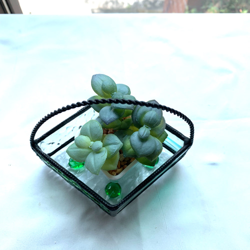 持ち手がついた菱形の小物入れ 花入れ ステンドグラス グリーン系