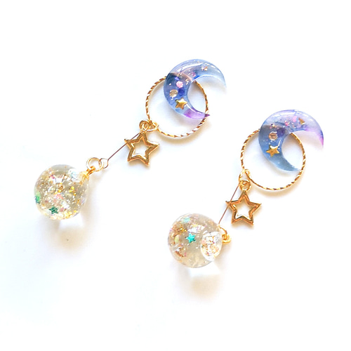 1点もの*2way*月とオーロラボールのゆらゆらピアス/イヤリング  