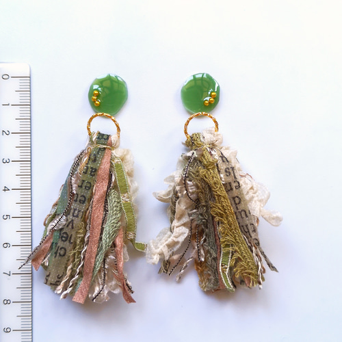 sale】1点もの*2way*くすんだグリーンのカラフルなタッセルピアス 
