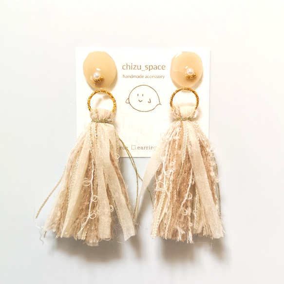 sale】1点もの*2way*ベージュとゴールドのタッセルのピアス/イヤリング