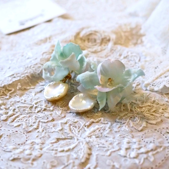 pierce : baroque pearl & hydrangea - lt.blue 1枚目の画像