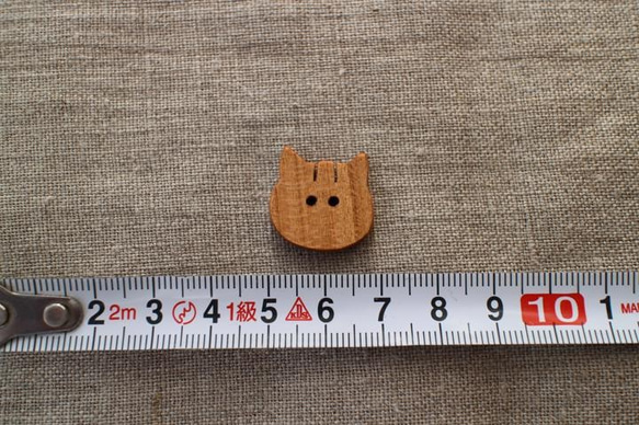木のボタン(ネコB) 2個入り 3枚目の画像