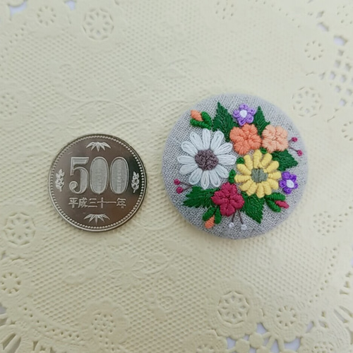受注製作】手刺繍ブローチ・ヘアゴム《夏色の花束》×リネン くるみ