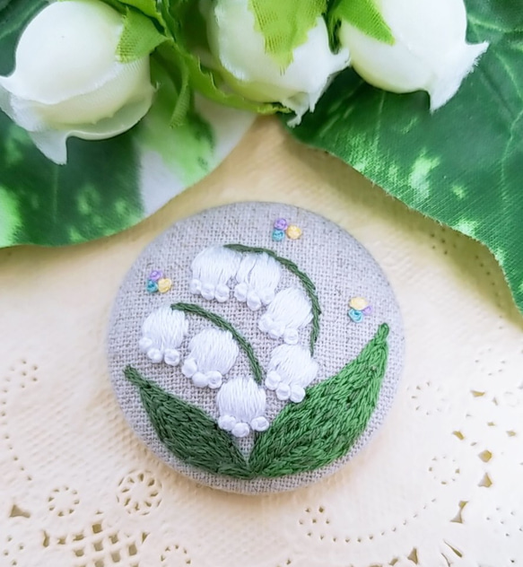ハンドメイド刺繍ブローチ(鈴蘭)