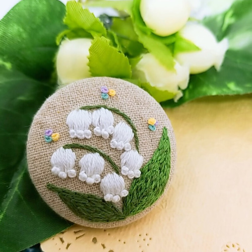 受注製作】手刺繍ブローチ・ヘアゴム 花《子鈴蘭》×リネン すずらん