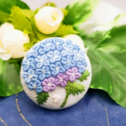 受注製作】手刺繍ブローチ・ヘアゴム くるみボタン 花《一輪