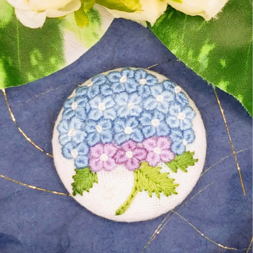 手刺繍ブローチ・ヘアゴムくるみボタン 花《紫陽花Bu》あじさい