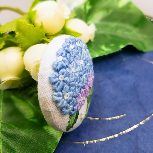 手刺繍ブローチ・ヘアゴムくるみボタン 花《紫陽花Bu》あじさい