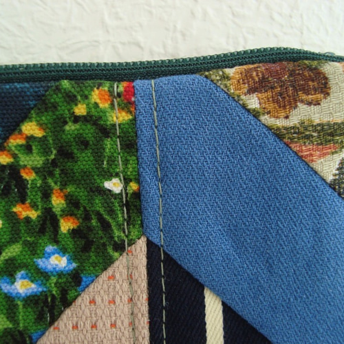 ヘリンボーンパッチワークのティッシュケース付きポーチ ポーチ