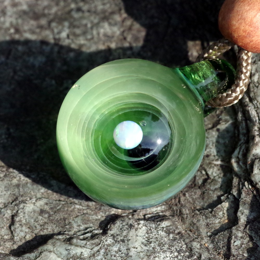 ガラスペンダント 若葉色の惑星 #79