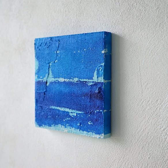 お部屋を涼しげにしてくれる青い珪藻土のインテリアアート 青の水平（BlueBlue #18003）原画 2枚目の画像