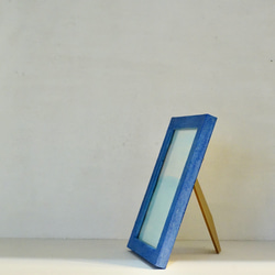 ざらつきのあるスモークブルーのフォトフレーム　写真立て　ポストカードサイズSmoke blue ペイントフレーム 1枚目の画像