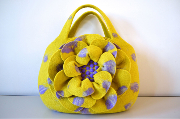 大きな花バッグyellow　Big flower bag 1枚目の画像