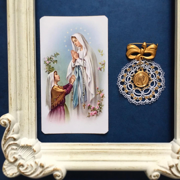 【Medal I - Lourdes / white】タティングレースのブローチ 3枚目の画像