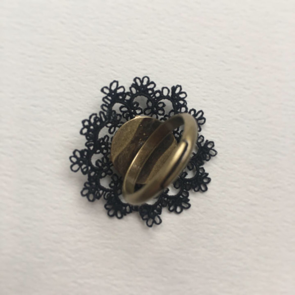 【 Rosette I / black 】シルク手縫い糸製タティングレースの指輪 3枚目の画像