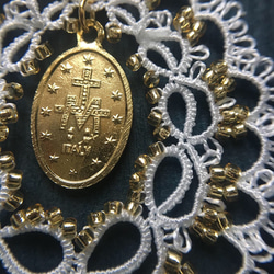 【Medal I - mysterious medal】シルク製タティングレースのブローチ 6枚目の画像