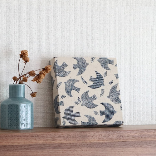 在庫わずか】北欧 * ファブリックパネル サークルフラワー × 鳥の群れ