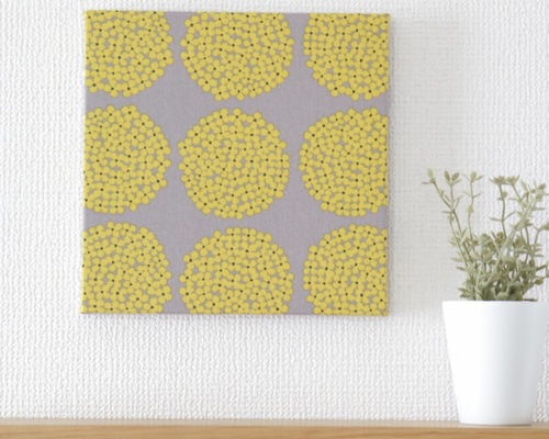 北欧 * ファブリックパネル サークルフラワーと黄色の小花 20×20cmちいさなファブリックパネル［ フラワーサークル ］イエロー
