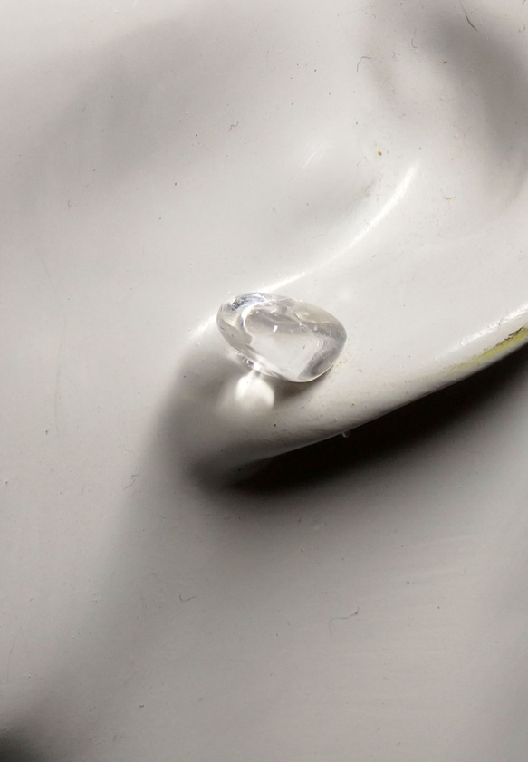 水晶のひと粒スタッドピアス　１ 3枚目の画像