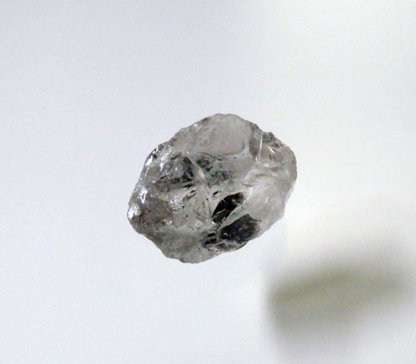 四月の誕生石　水晶原石のマグネット　 ２ 3枚目の画像