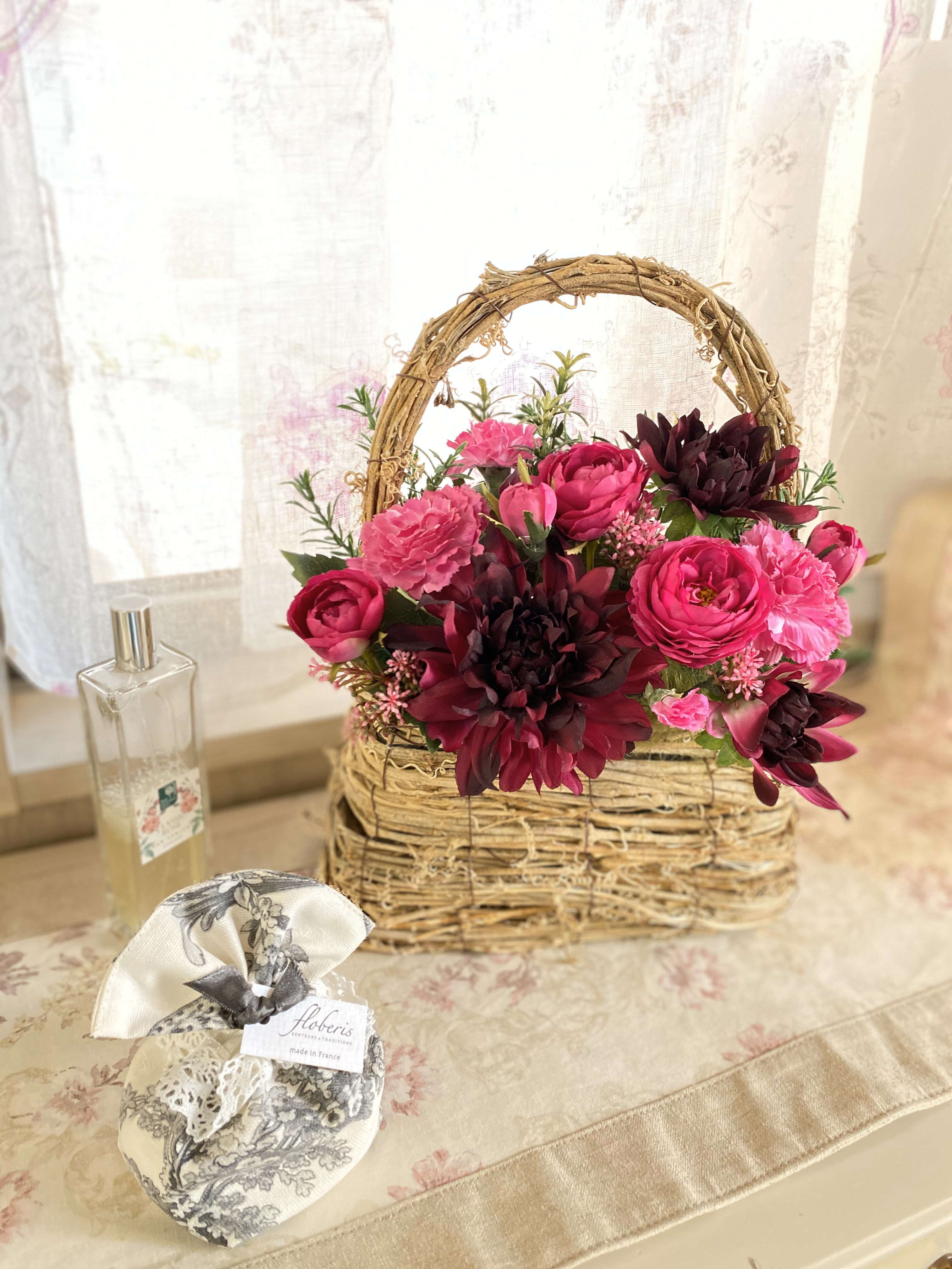 アーティフィシャルフラワーアレンジ【ダリア&カーネーション&薔薇　】