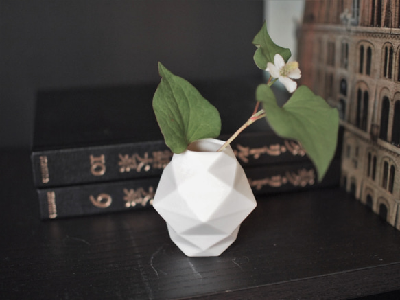 摺紙花瓶（白色） 第2張的照片