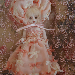 ミニドール15cm　ピンクのリボンのドレス 1枚目の画像