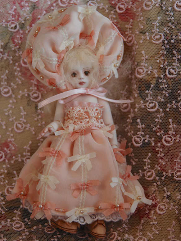 ミニドール15cm　ピンクのリボンのドレス 1枚目の画像