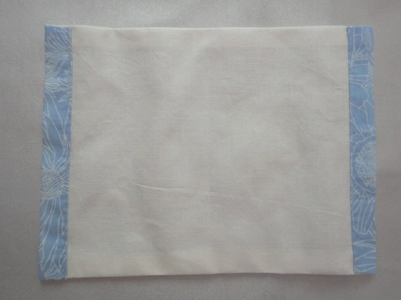 薄手　ブルー地に白のガーベラの花　　ふんわりギャザーマスク　No.103 3枚目の画像
