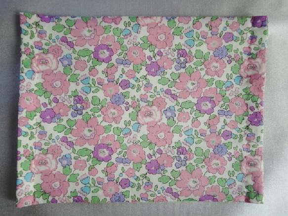 リバティプリント使用　Betsy縮小（ベッツィ ミニタイプ）　ピンクパープル　　ふんわりギャザーマスク　No.130 2枚目の画像