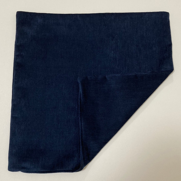 ミッドナイトブルー クッションカバー 45×45㎝ ファスナー付 ロック加工 3枚目の画像