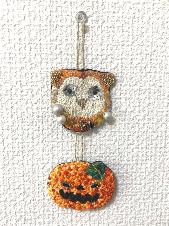 【受注生産】ハロウィン フクロウのビーズ刺繍 連結式 壁掛けオーナメント 4枚目の画像