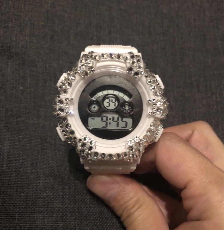 スワロフスキーカスタムデジタル時計